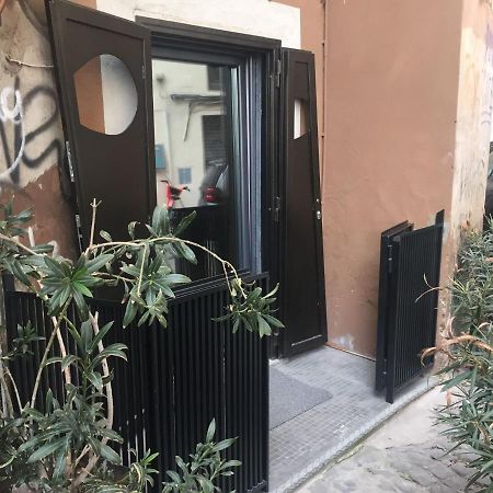 The Essential Trastevere Design Studio Рим Екстер'єр фото