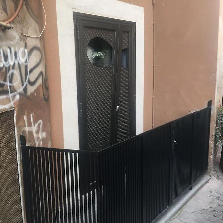 The Essential Trastevere Design Studio Рим Екстер'єр фото