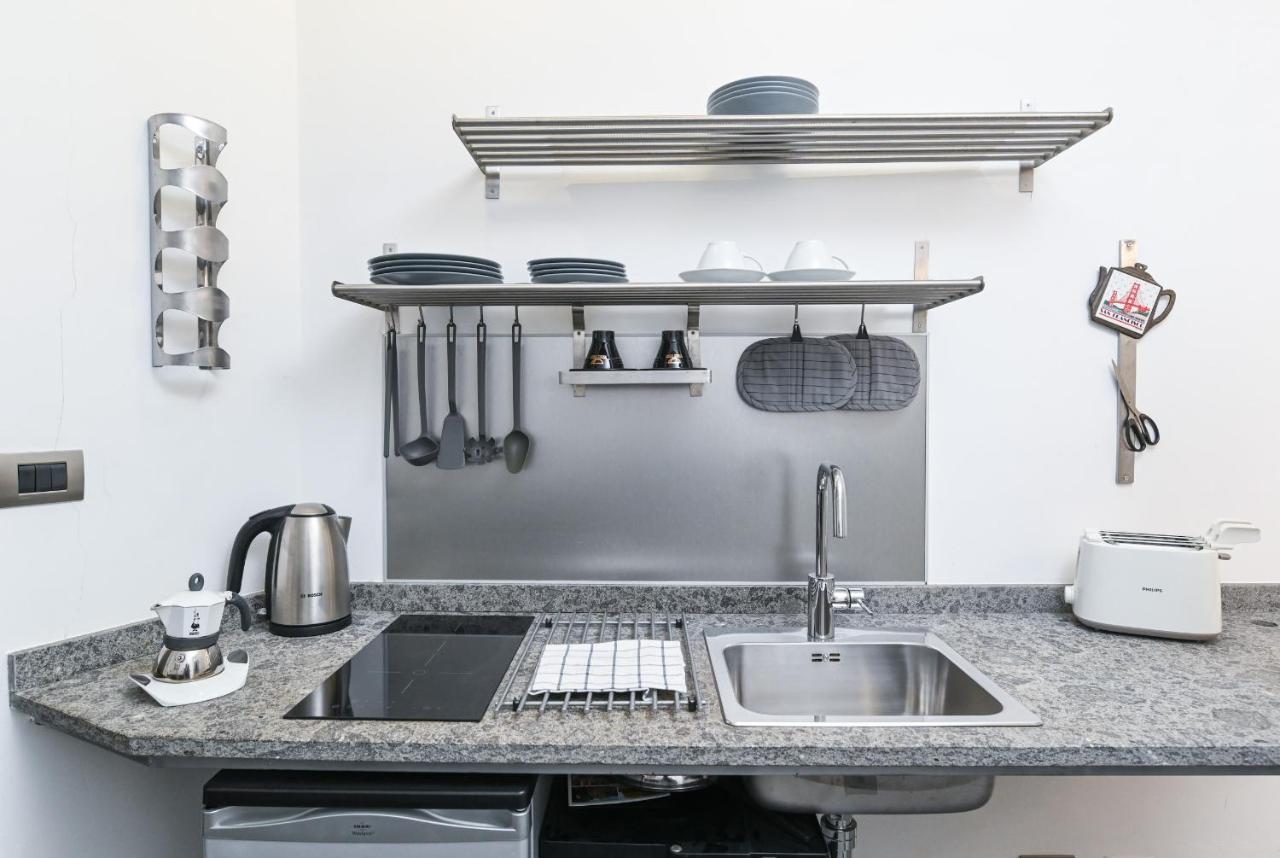 The Essential Trastevere Design Studio Рим Екстер'єр фото