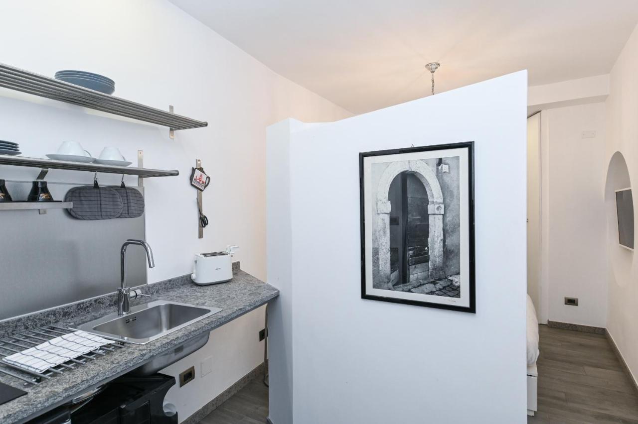 The Essential Trastevere Design Studio Рим Екстер'єр фото