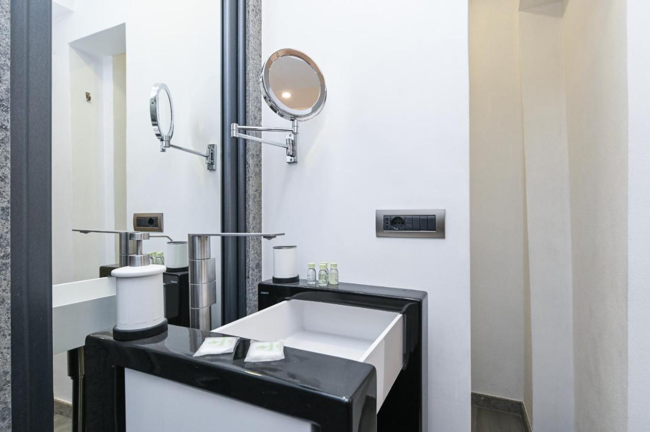 The Essential Trastevere Design Studio Рим Екстер'єр фото