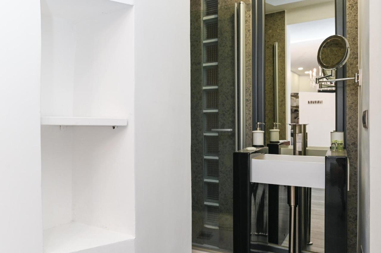 The Essential Trastevere Design Studio Рим Екстер'єр фото