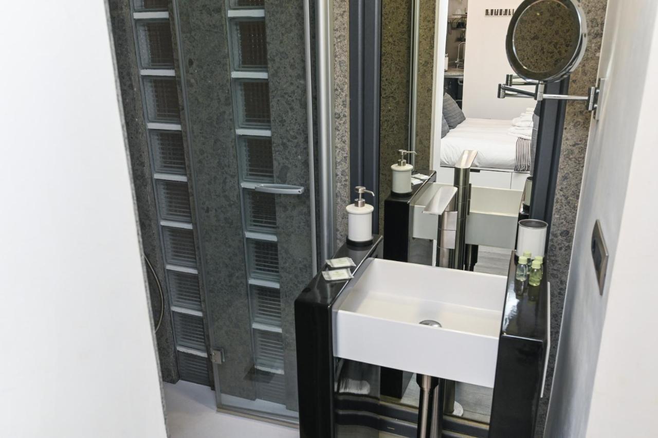 The Essential Trastevere Design Studio Рим Екстер'єр фото