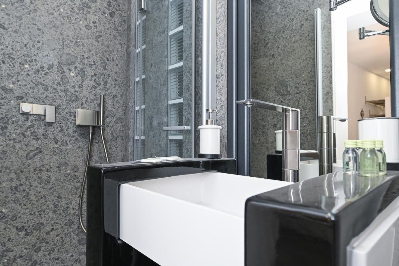 The Essential Trastevere Design Studio Рим Екстер'єр фото