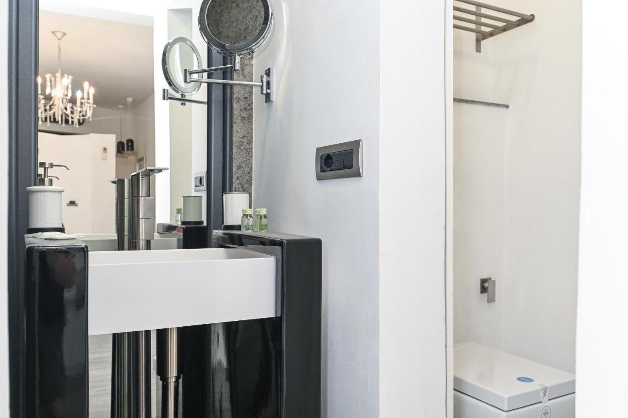The Essential Trastevere Design Studio Рим Екстер'єр фото