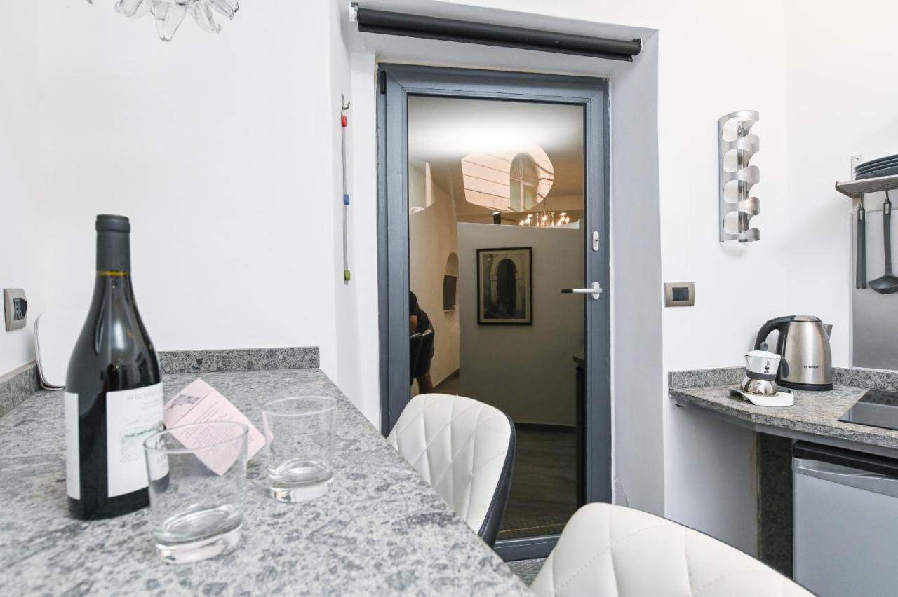 The Essential Trastevere Design Studio Рим Екстер'єр фото