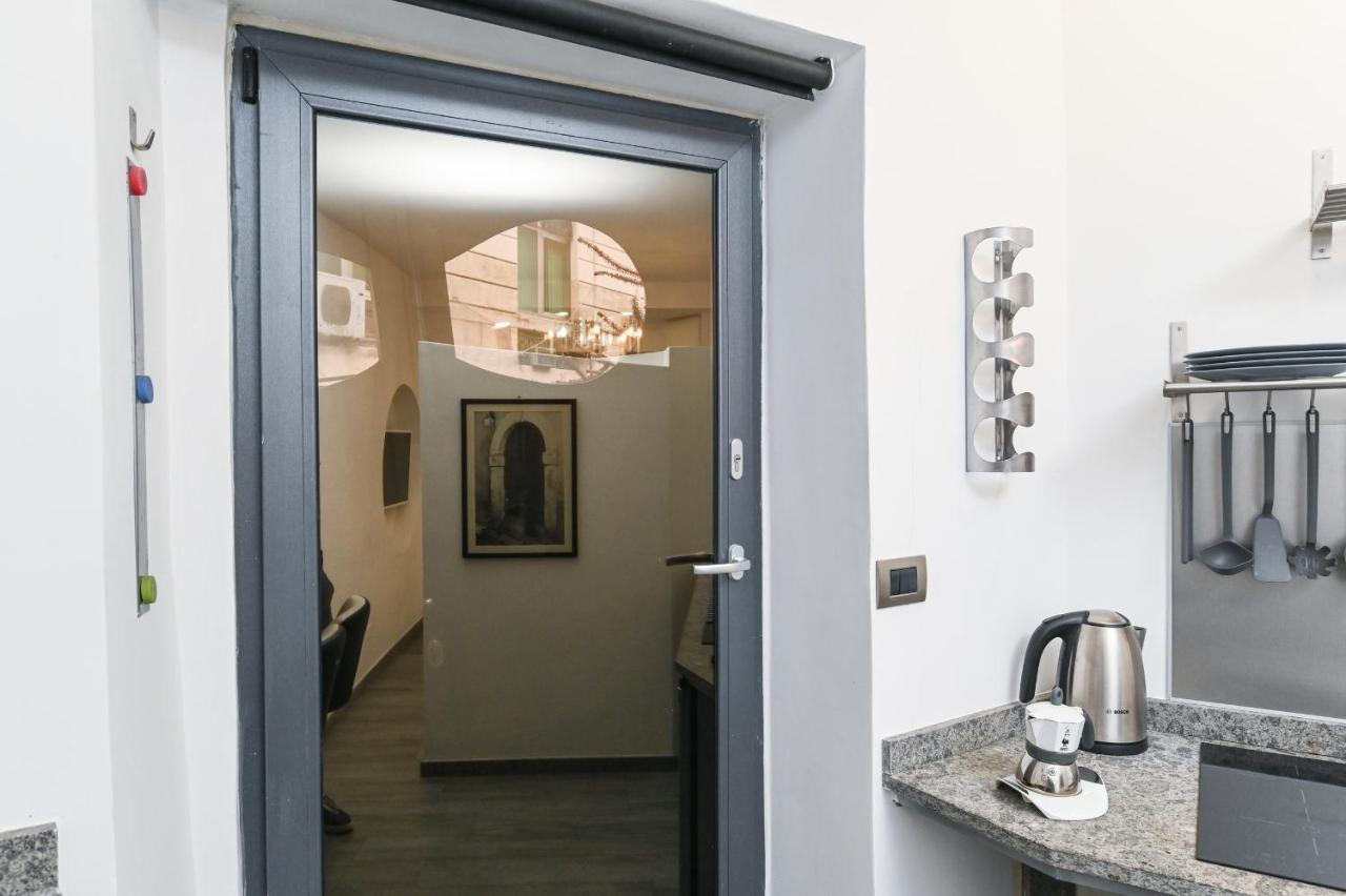 The Essential Trastevere Design Studio Рим Екстер'єр фото