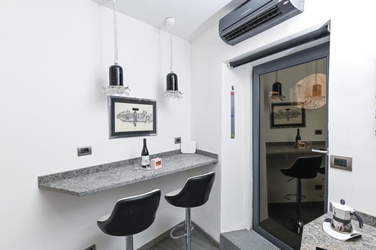 The Essential Trastevere Design Studio Рим Екстер'єр фото