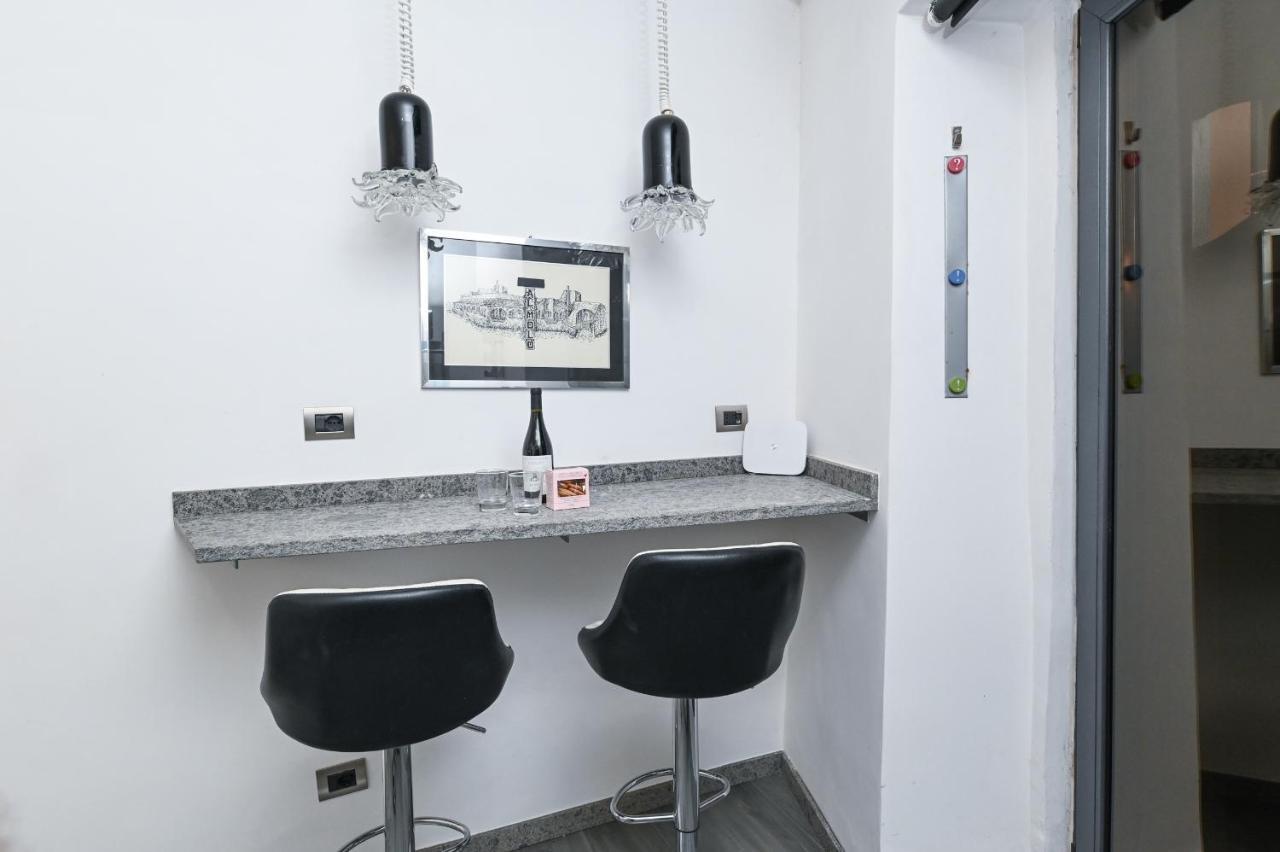 The Essential Trastevere Design Studio Рим Екстер'єр фото